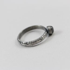 labradoryt, srebro, pierścionek srebrny, pierścionek z labradorytem, pierścionek fakturowany, srebrna biżuteria, biżuteria autorska, chileart